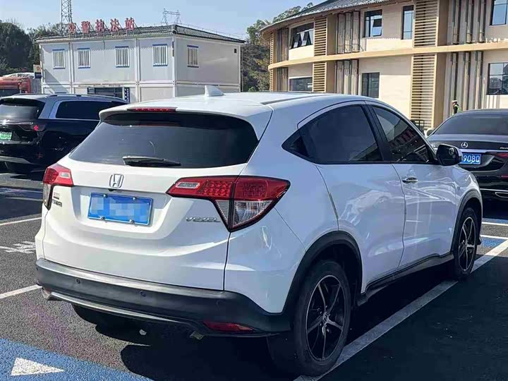 Фото 8 - Honda Vezel