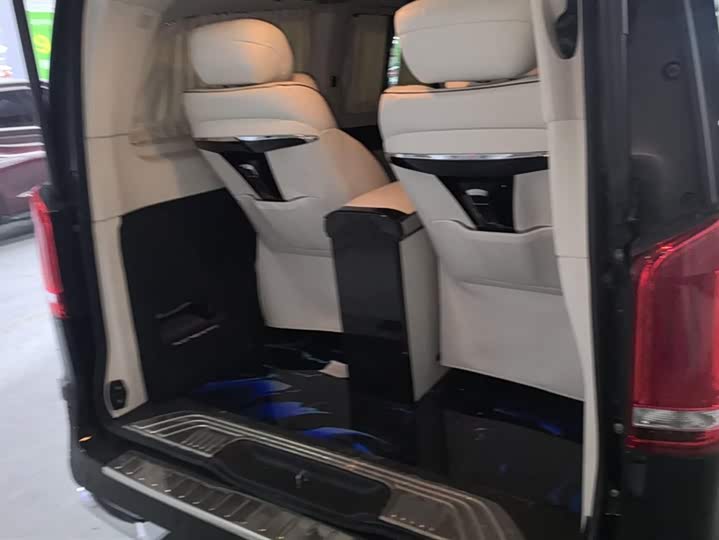 Фото 4 - Mercedes-Benz V-Class