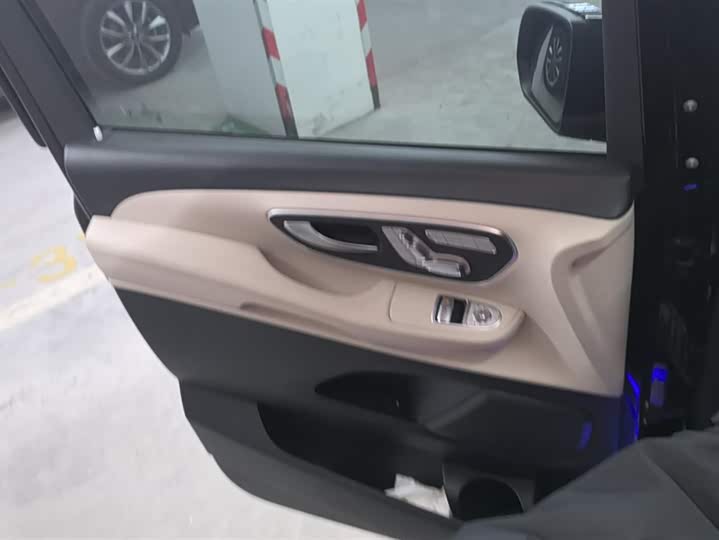 Фото 7 - Mercedes-Benz V-Class