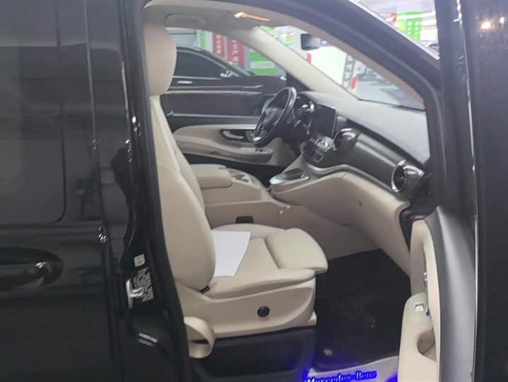 Фото 8 - Mercedes-Benz V-Class