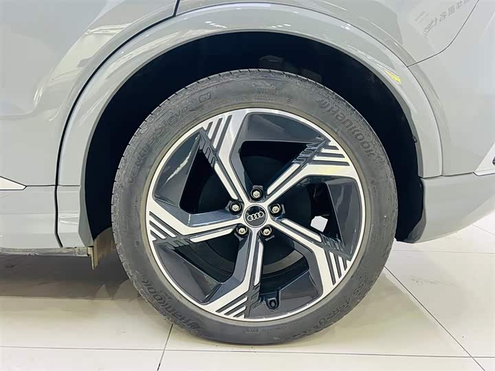 Фото 8 - Audi Q4 e-tron