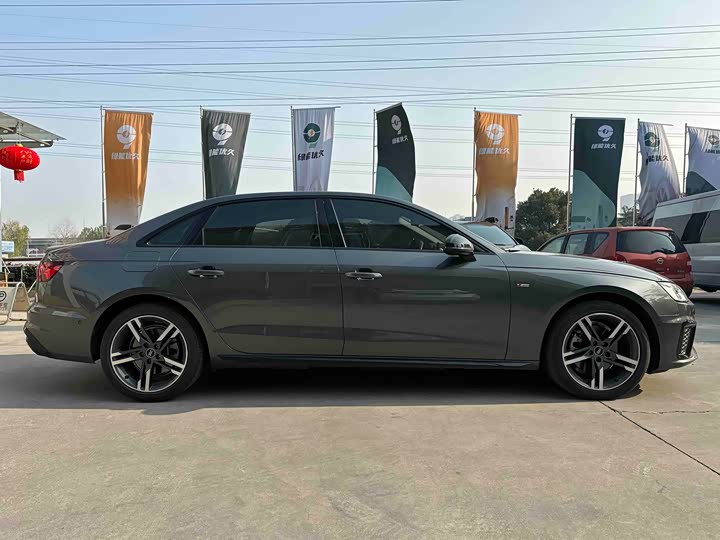 Фото 4 - Audi A4L