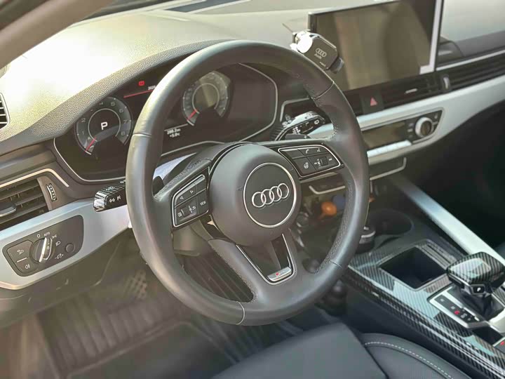 Фото 9 - Audi A4L