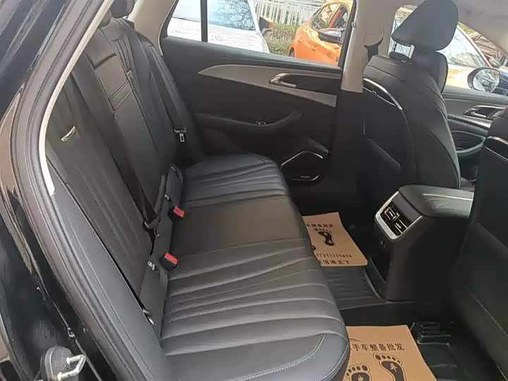 Фото 8 - Hongqi H5