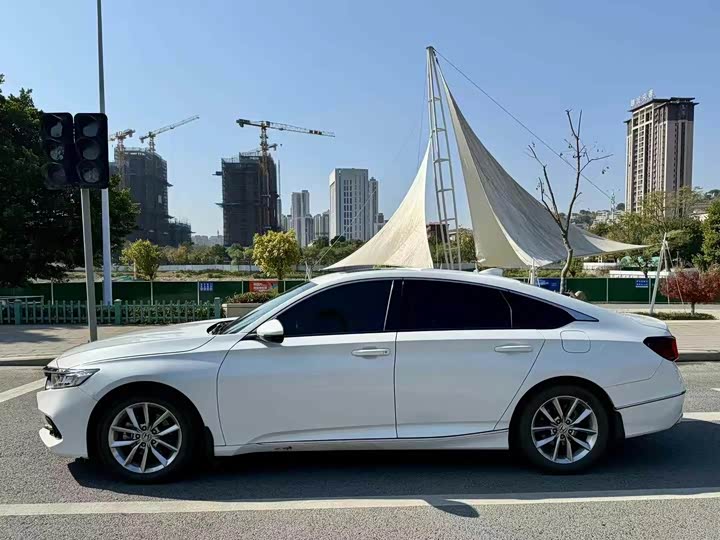 Фото 3 - Honda Accord