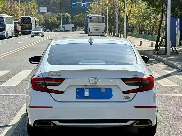 Фото 4 - Honda Accord