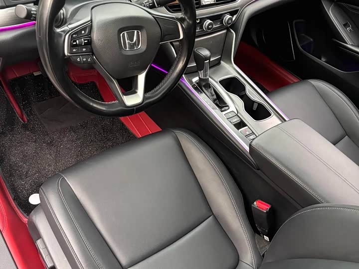 Фото 9 - Honda Accord