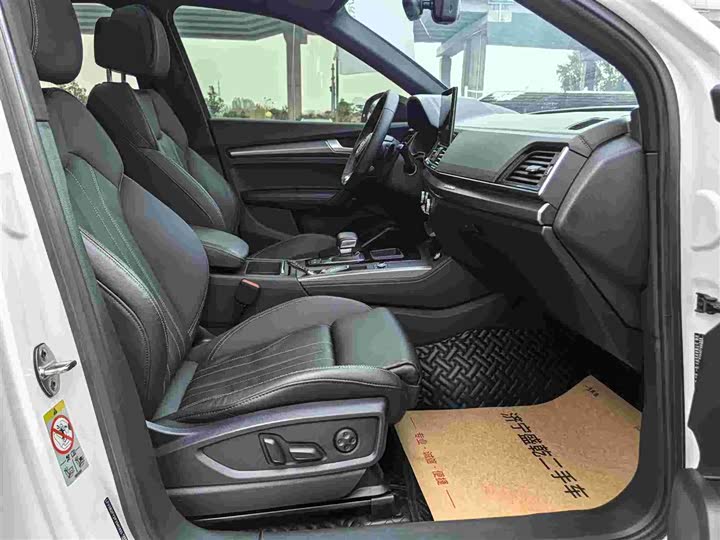 Фото 8 - Audi Q5L