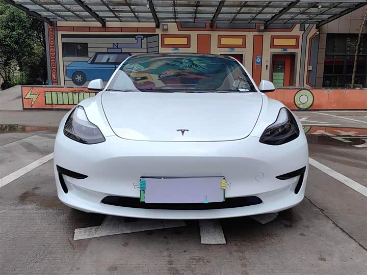 Фото 2 - Tesla Model 3