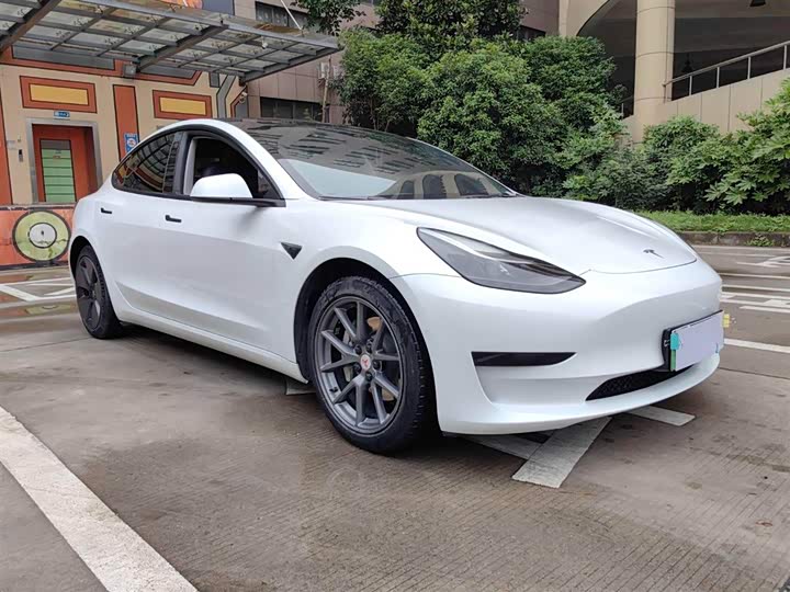 Фото 3 - Tesla Model 3