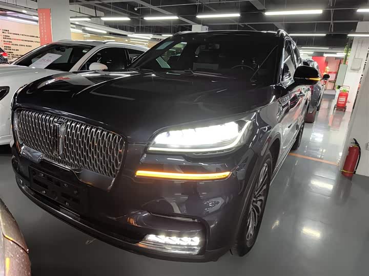 Фото 3 - Lincoln Aviator