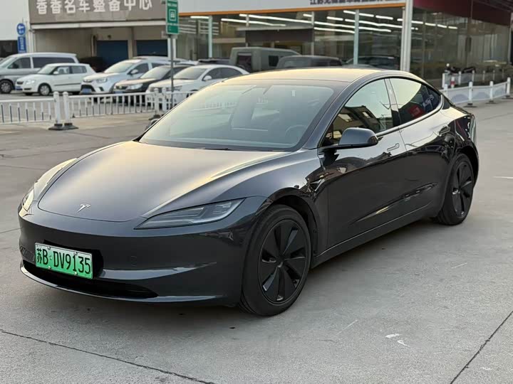 Фото 1 - Tesla Model 3