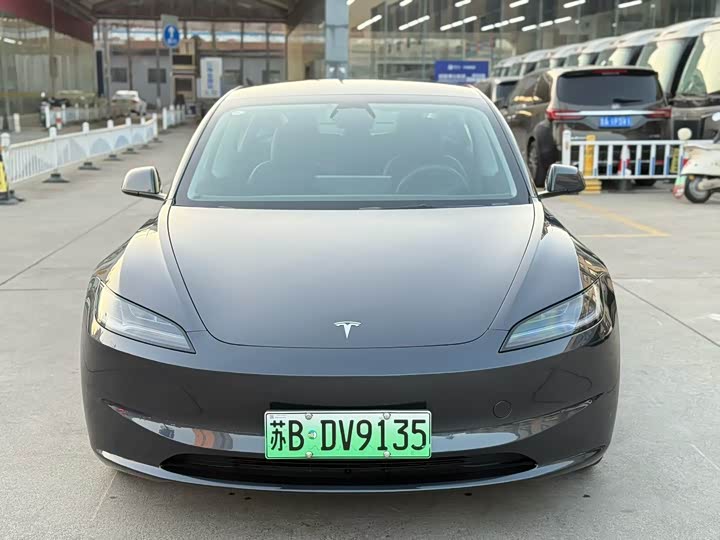 Фото 2 - Tesla Model 3
