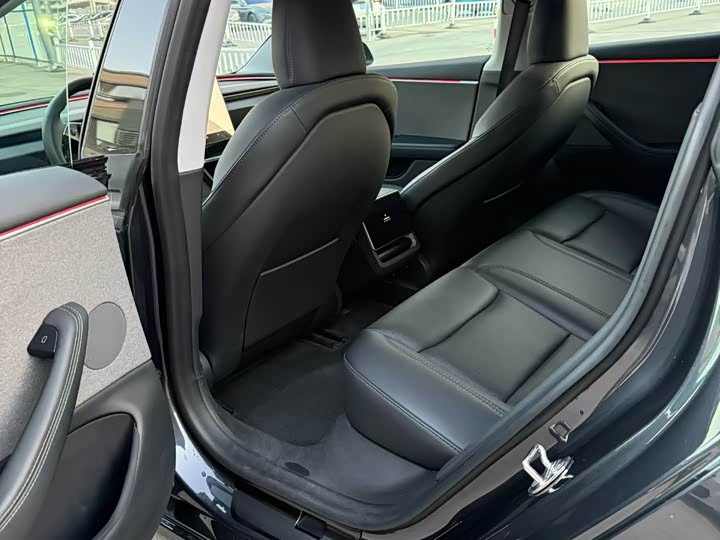 Фото 5 - Tesla Model 3