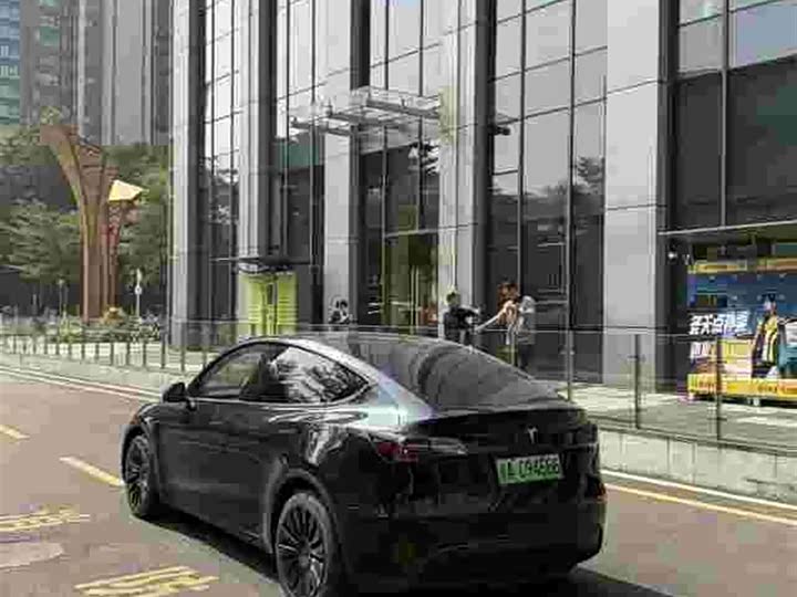 Фото 9 - Tesla Model Y