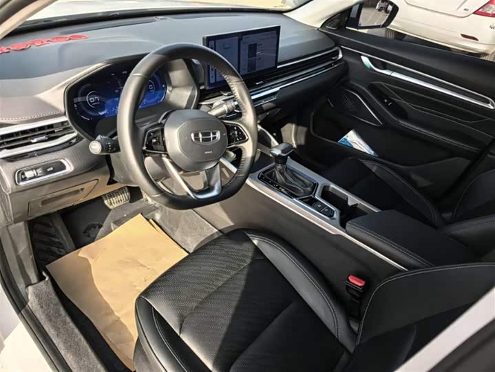 Фото 4 - Geely Emgrand