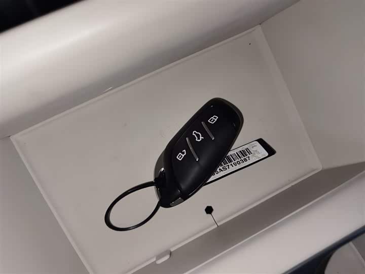 Фото 9 - MG Motor 4 EV