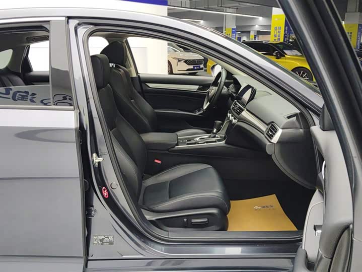 Фото 8 - Honda Accord