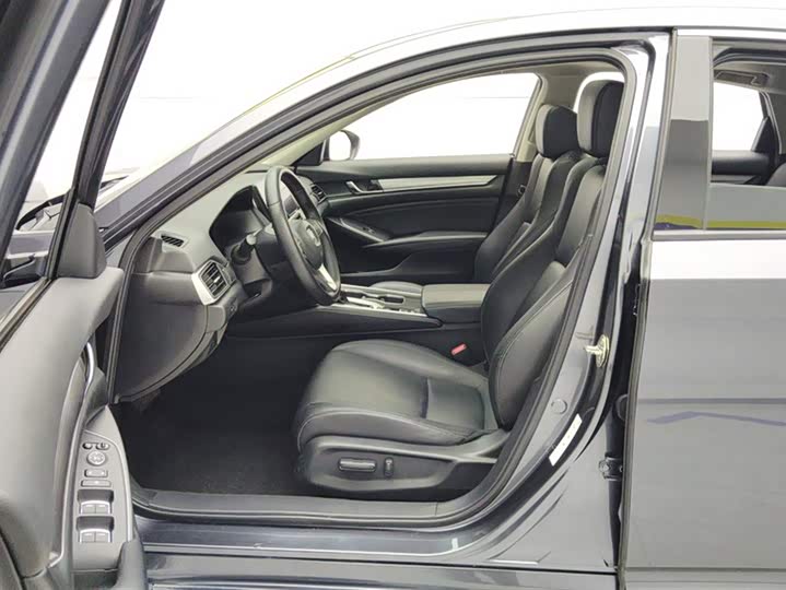 Фото 9 - Honda Accord