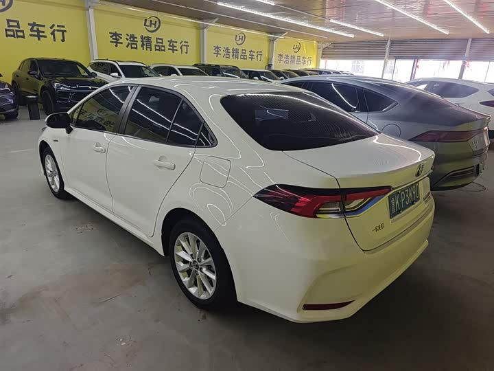 Фото 5 - Toyota Corolla