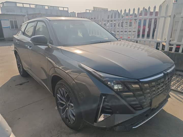 Фото 4 - Changan UNI-Z Hybrid