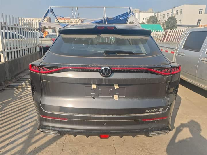 Фото 6 - Changan UNI-Z Hybrid