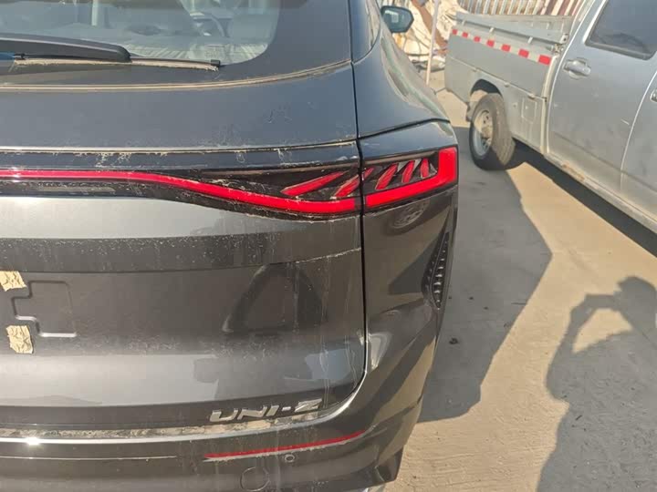 Фото 8 - Changan UNI-Z Hybrid