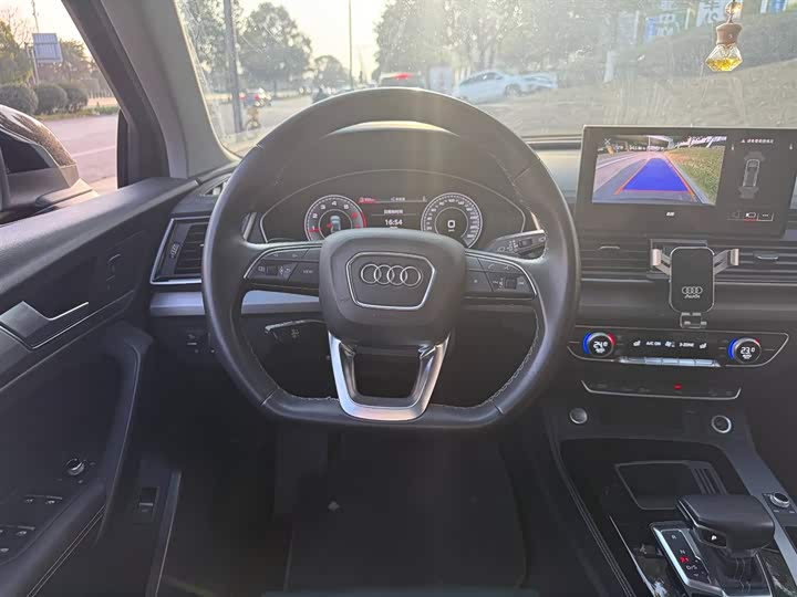 Фото 6 - Audi Q5L