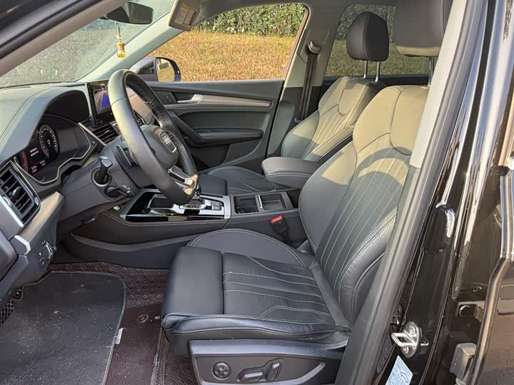 Фото 8 - Audi Q5L