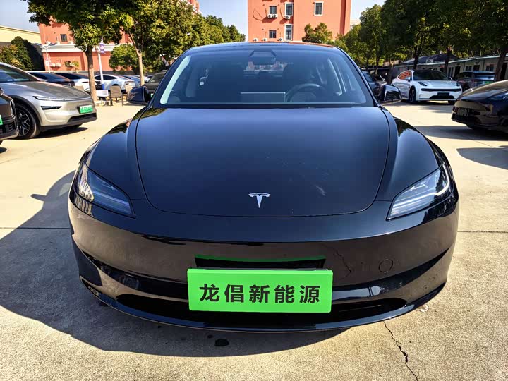 Фото 1 - Tesla Model 3
