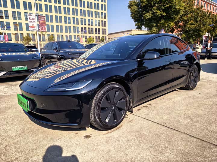Фото 2 - Tesla Model 3