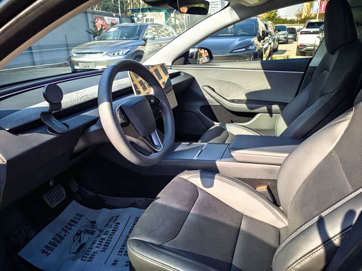 Фото 6 - Tesla Model 3