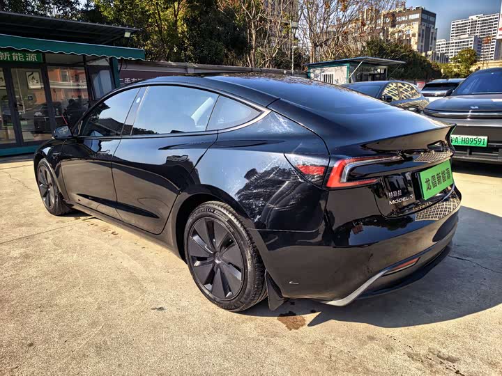 Фото 9 - Tesla Model 3