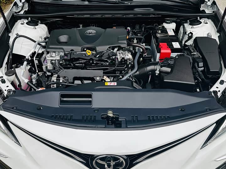 Фото 8 - Toyota Camry