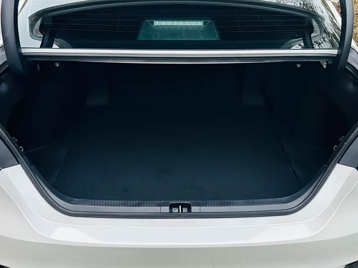 Фото 9 - Toyota Camry