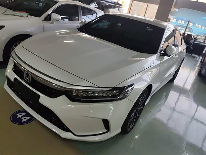 Фото 1 - Honda Inspire