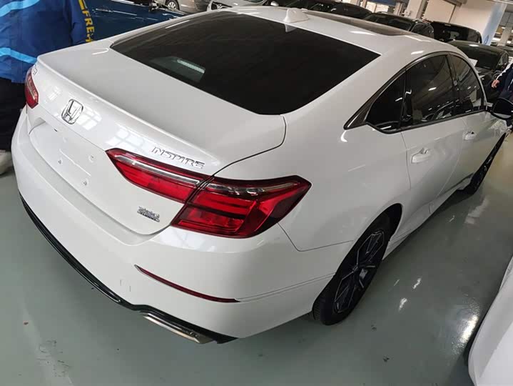 Фото 3 - Honda Inspire