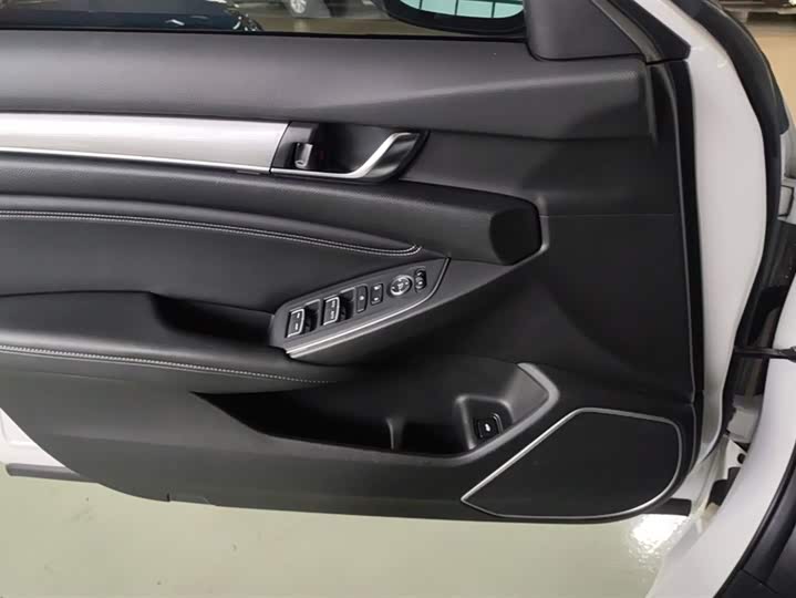 Фото 7 - Honda Inspire