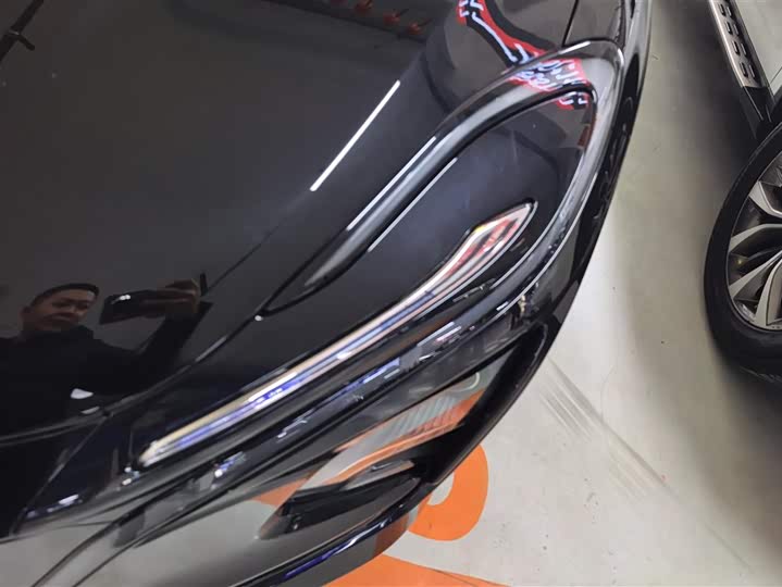 Фото 5 - Hongqi E-QM5