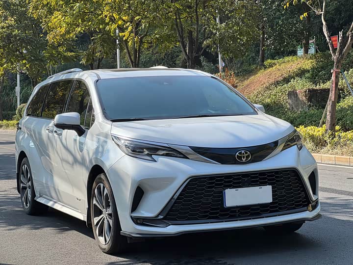 Фото 2 - Toyota Granvia