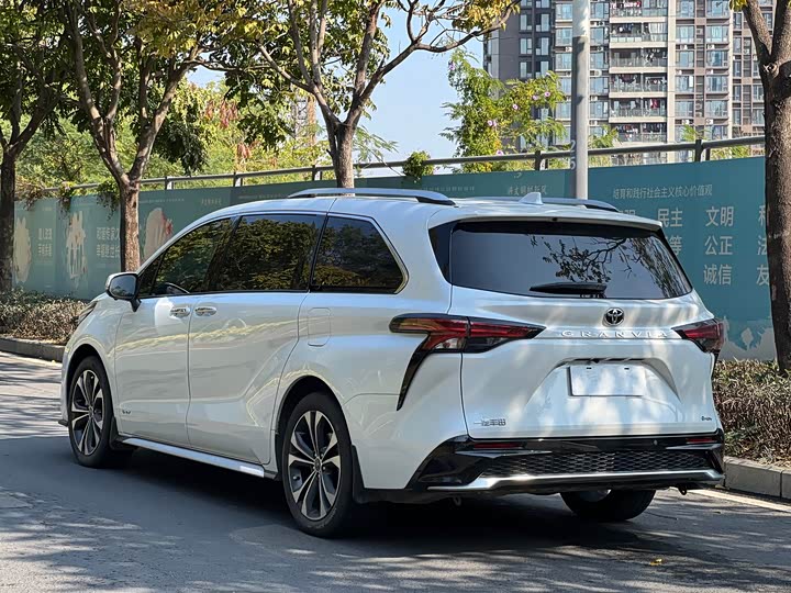 Фото 6 - Toyota Granvia