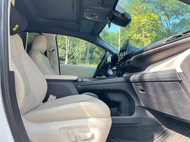 Фото 7 - Toyota Granvia