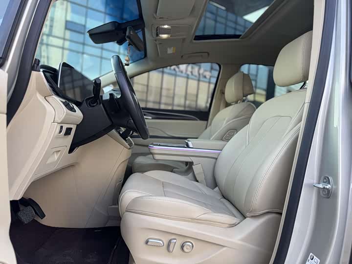 Фото 4 - Buick GL8 ES