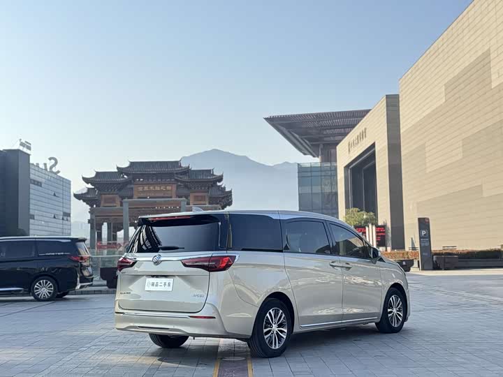 Фото 9 - Buick GL8 ES