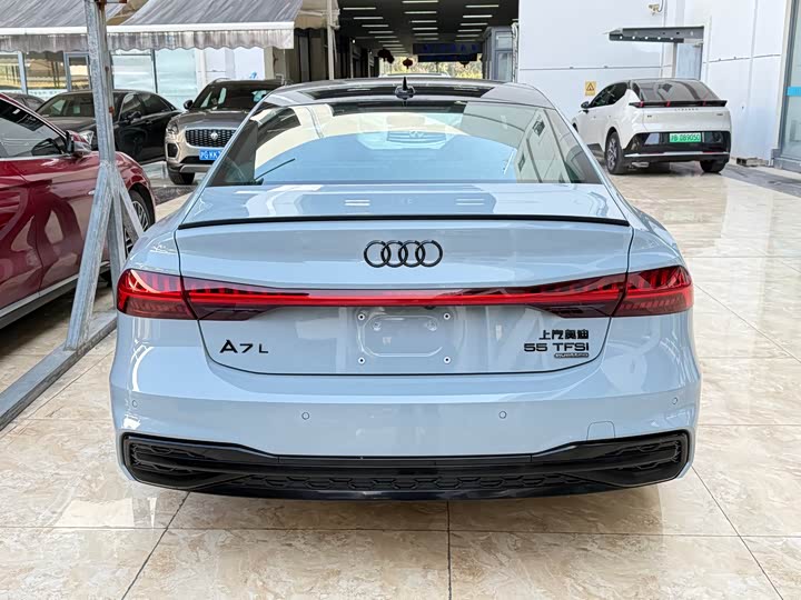 Фото 3 - Audi A7L