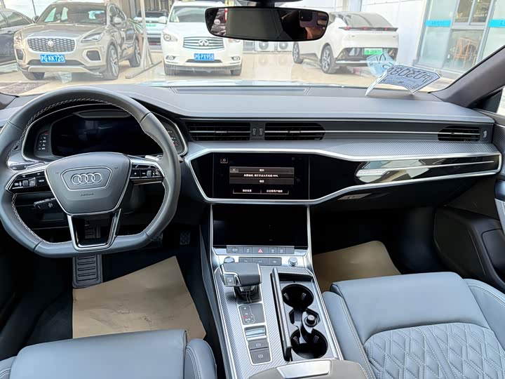 Фото 6 - Audi A7L