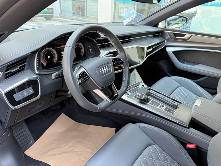 Фото 8 - Audi A7L