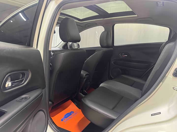 Фото 8 - Honda Vezel