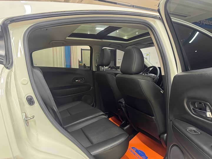 Фото 9 - Honda Vezel