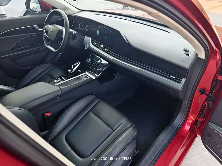 Фото 9 - Bestune B70